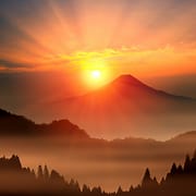 Surya bersinar dipagi hari